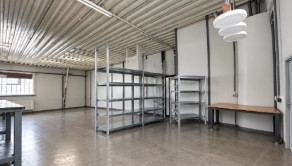 NA PRENÁJOM  – Multifunkčný obchodno skladový priestor s chladiacim boxom  (140 m²) - fotografia 1