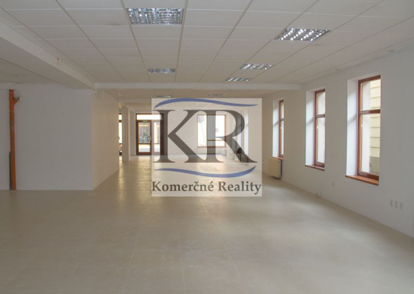 Obchodné priestory na prenájom, Františkánska ulica, Trnava 390 m2