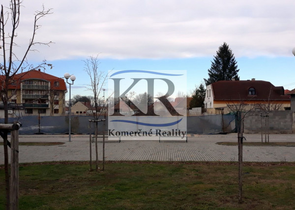 Lukratívny stavebný pozemok 1330m2 priamo v centre Sládkovičova