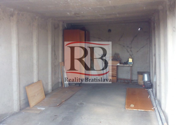 Garáž na Dopravnej ulici, Bratislava III