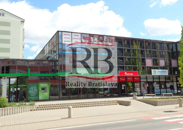 Na prenájom obchodno - kancelársky priestor v Malackách, 73m2