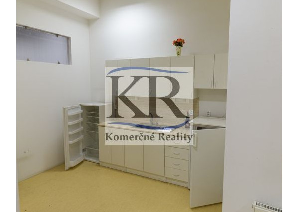 Kancelárske priestory, Hviezdoslavova ulica, Trnava, 9,-EUR/m2/mesiac plus náklady na energie