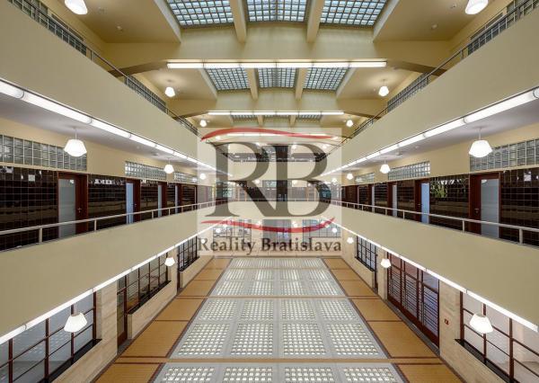 Administratívne priestory v blízkosti Eurovei a krásneho Modrého kostolíka, pre náročných