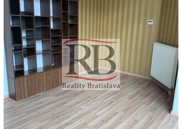 Obchodný priestor s veľkým výkladom v objekte TERNO, 77,30 m²