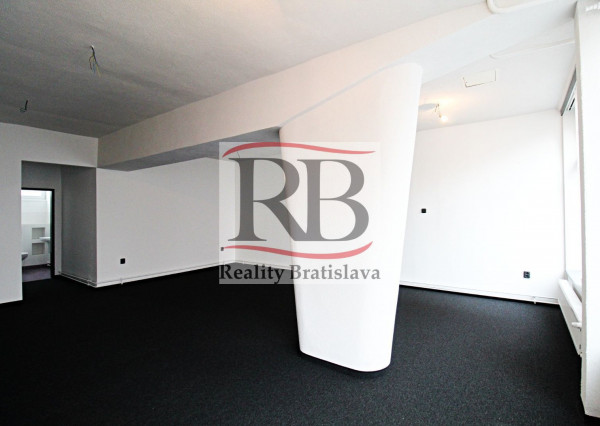 Na predaj obchodný/administratívny priestor so služobným bytom, 95 m²
