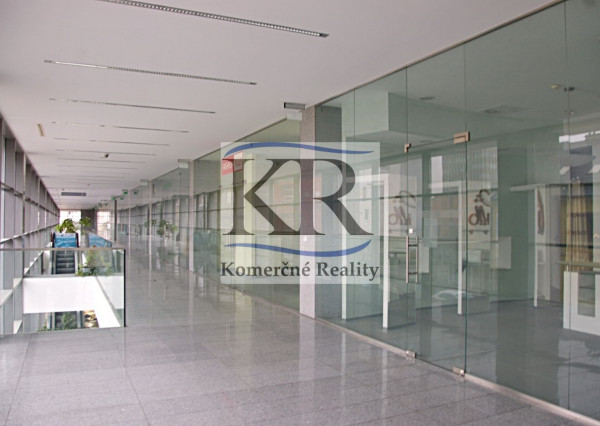 200 m2 Obchodné priestory v polyfunkčnom centre, Trenčín