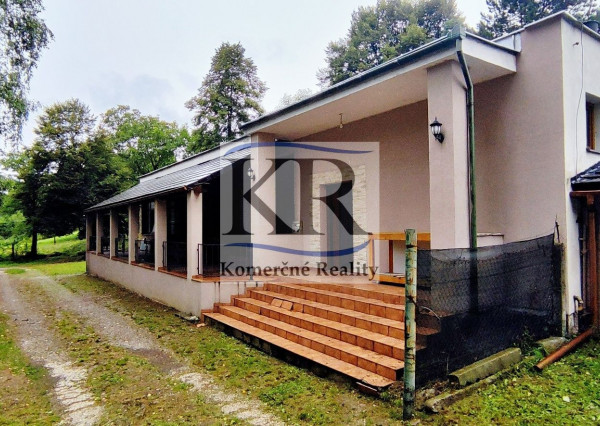 Komerčný objekt – reštaurácia s možnosťou bývania, okolie Nového Mesta nad Váhom TOP