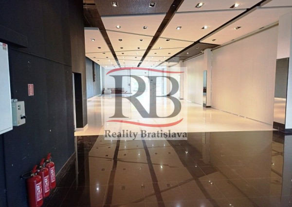 Obchodný priestor 375m² v Golden City na prenájom