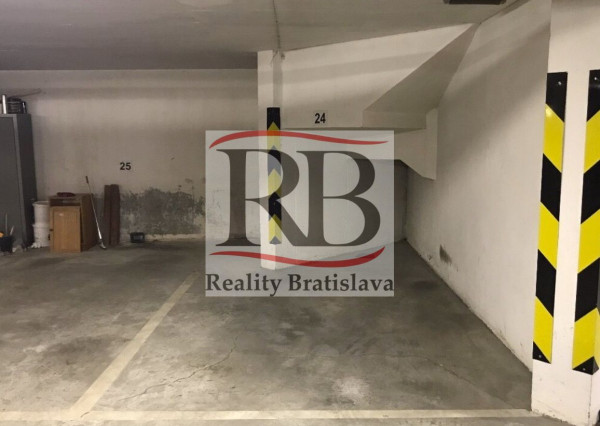 Garážové státie 12 m2 na Kríkovej ulici, Vila Lujza na predaj