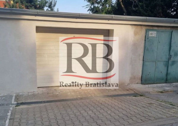 Garáž 18 m2 v Starom Meste na predaj