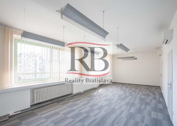 Kancelárske priestory na Námestí SNP, v blízkosti Kamenného Námestia, 80m2 TOP