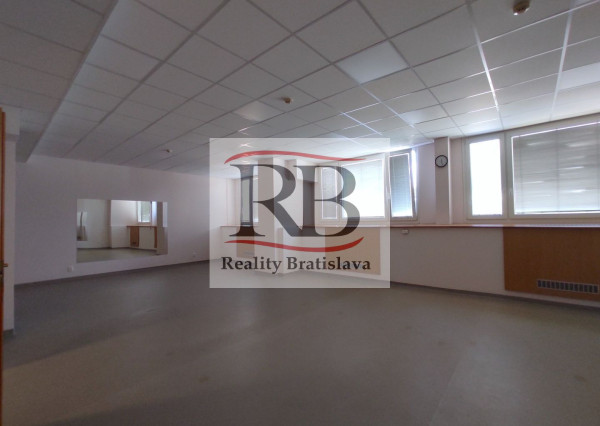 Priestory vhodné na fyzio, masáže, kliniku s parkovaním na Bajkalskej ulici, BAII, 394m2