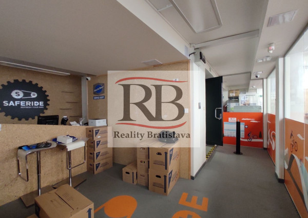 Obchodno-servisno skladový priestor na Račianskej ulici v Novom Meste, 140 m2