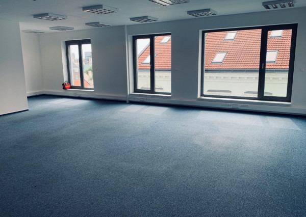 Reprezentatívne kancelárie v centre s parkovaním a terasou, 235m2 + 25m2 terasa