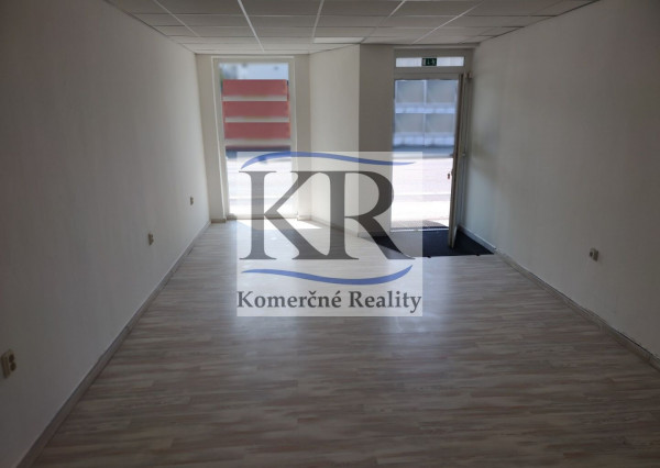 Prenájom komerčného priestoru s výkladom, klimatizáciou a parkovaním
