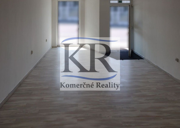 Prenájom komerčného priestoru s výkladom, klimatizáciou a parkovaním