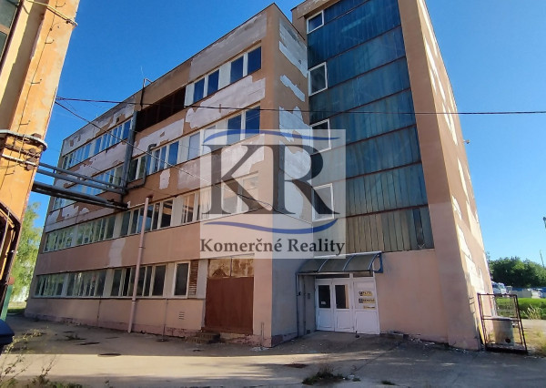 Na predaj: 4-podlažná priemyselná budova v areáli Chemolak s výťahom a pozemkom