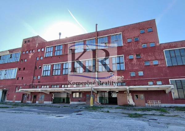 Priemyselný objekt s pozemkom na predaj – Chemolak, Smolenice
