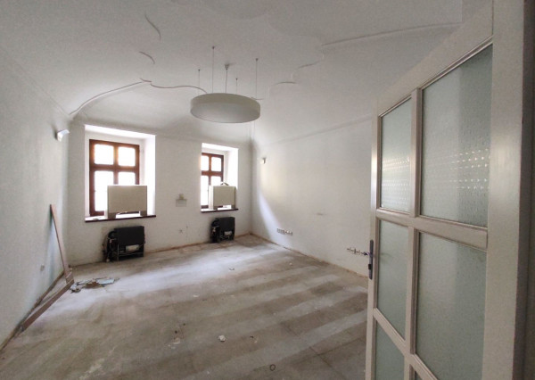 Priestor na prízemí, s vlastným vstupom 79,15m2 v centre na Panenskej ulici - Staré Mesto