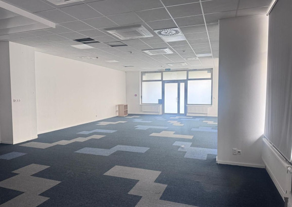 Na prenájom - obchodný priestor, ul. Klincová, Bratislava II