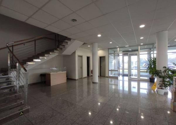 735m2 administratívna budova s možnosťou skladu na prenájom, DUNAJSKA STREDA