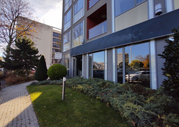 153m2 Lukratívny obchodný priestor v Hoteli Aston s výkladmi do frekventovanej ulice, s parkovaním, Bajkalská-Ružinov