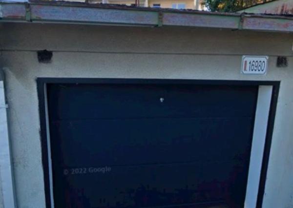 Garáž v rádovej zástavbe, Bratislava