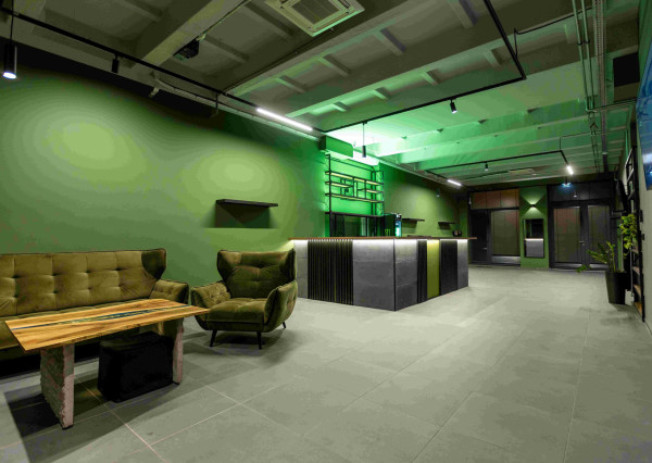 Obchodný priestor s vysokými stropmi vhodný aj na kaviareň, Sliačska, 129,82m2