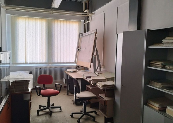 Priemyselná budova v areáli chemického závodu CHEMOLAK