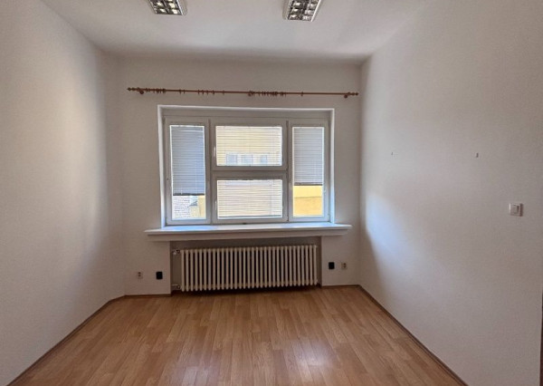 Kancelársky komplex v historickej admin. budove v Starom Meste