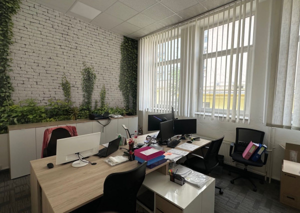 Priestor 168m2 na vyvýšenom prízemí v blízkosti Klientskeho centra, Bratislava II