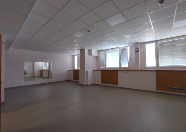 Holiday Inn Bajkalská - Priestory vhodné na fyzio, masáže, kliniku s parkovaním, BAII, 394m2