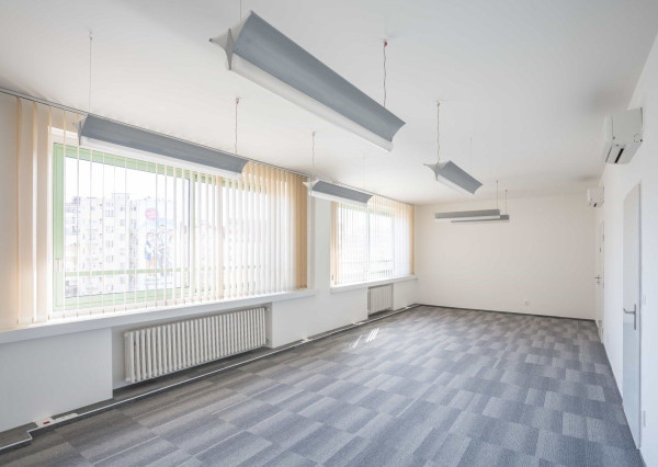 Kancelárske priestory na Námestí SNP, v blízkosti Kamenného Námestia, 80m2 TOP