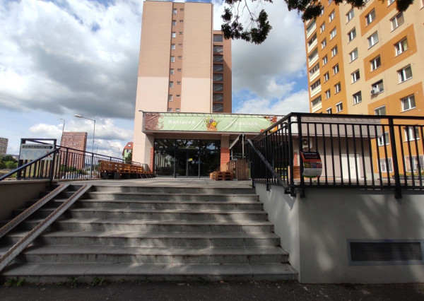 Obchodný priestor 500m2 s priestrannou terasou, v blízkosti polikliniky Tehelná – Bratislava III