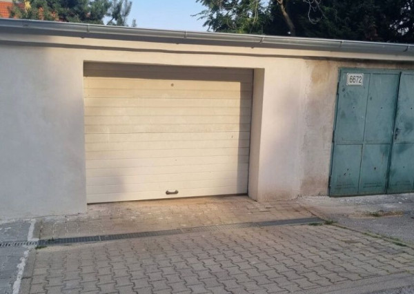 Samostatná garáž na Podhorského chodníku, Bratislava