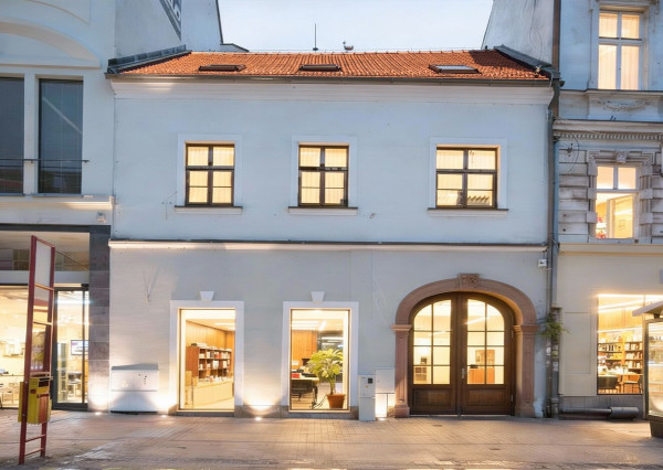 Obchodný priestor 250m2 s možnosťou rozšírenia na 350m2, Obchodná-Staré Mesto