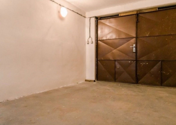 Na predaj garáž v garážovom dome - Bratislava V 