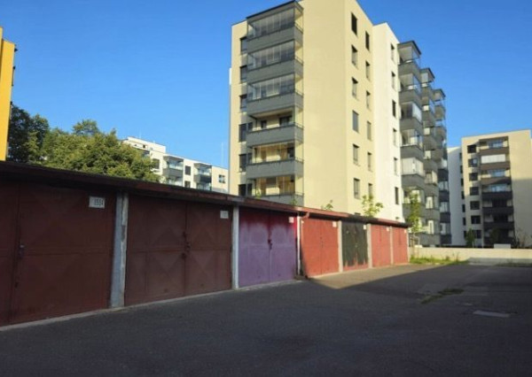 Garáž s rozlohou 18m2 na predaj v Rači, Bratislava III