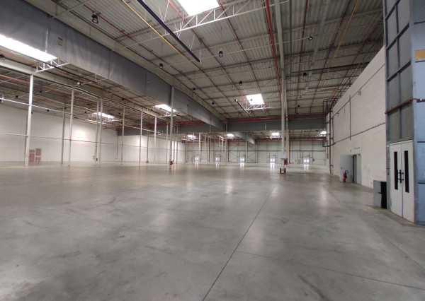 SKLAD / HALA / výrobné priestory v RAČI 5.500m2 na prenájom, s možnosťou kancelárií