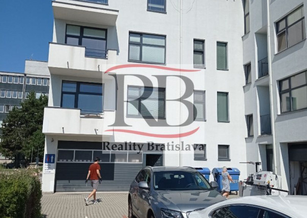 Na prenájom kancelársky priestor s výmerou 23,4 m² - Bratislava V