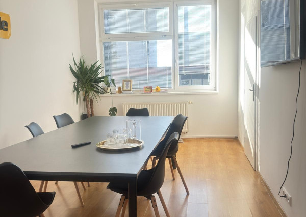 Na prenájom kancelársky priestor s výmerou 23,4 m² - Bratislava V