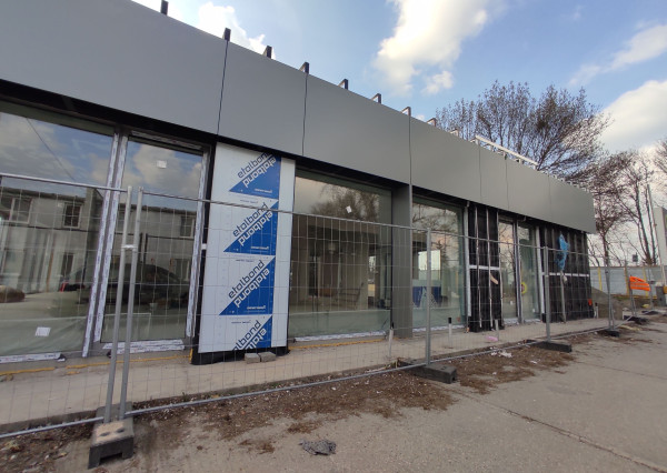 Nové SHOWROOM/obchodné priestory s výkladmi na prenájom – Slovnaftská, Bratislava  II