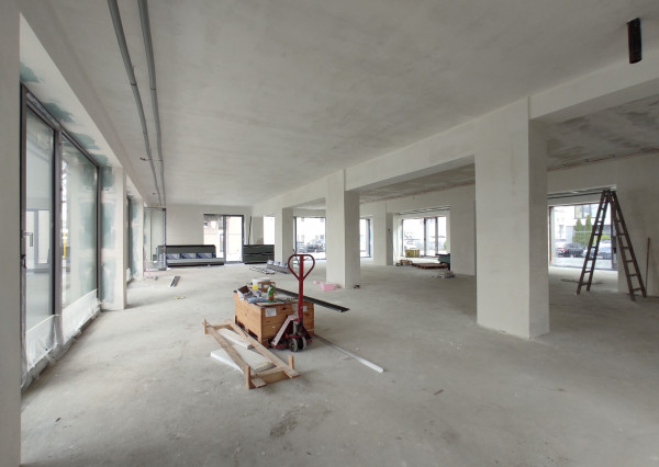 Nové SHOWROOM/obchodné priestory s výkladmi na prenájom – Slovnaftská, Bratislava  II
