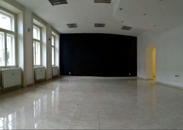 Na prenájom klimatizované obchodné priestory v centre Trenčína