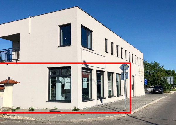 100 m2 lukratívny obchodný priestor na prenájom - Trenčín