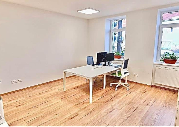 22 m2 kancelária s parkovaním na prenájom - Trenčín
