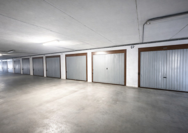 Na predaj garáž s výmerou 17,7 m2 v bezpečnom a suchom garážovom dome - Bratislava V