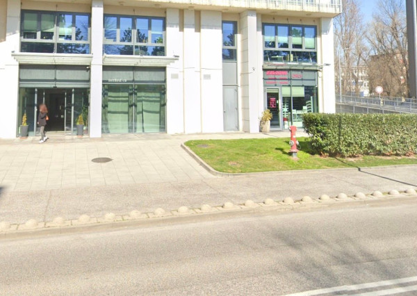 Na predaj priestranný obchodný priestor s výmerou 135,52 m2 v modernom projekte Eden Park