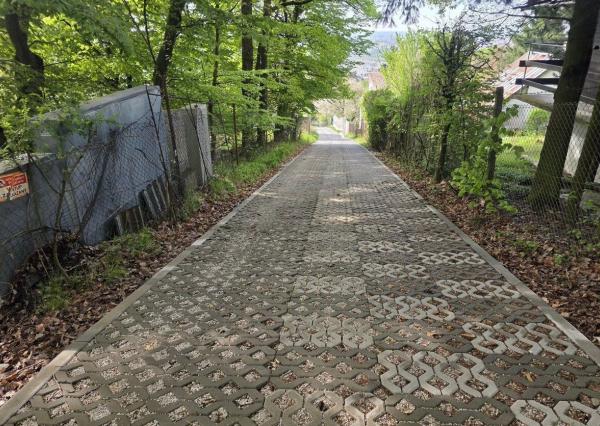 Na predaj atraktívny pozemok s murovanou trojpodlažnou chatou, Bratislava - Rača TOP