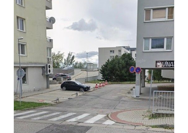 Na predaj vonkajšie parkovacie státie na ulici Ľudovíta Fullu